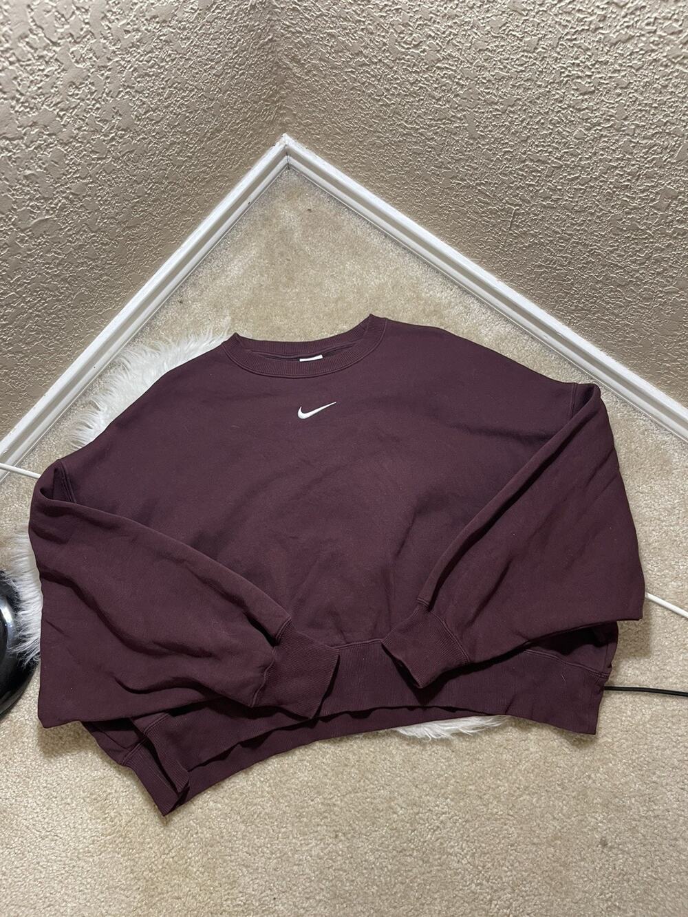 Nike Women’s Center Swoosh Fleece Oversized Maroon Cropped Crewneck Sweatshirt L